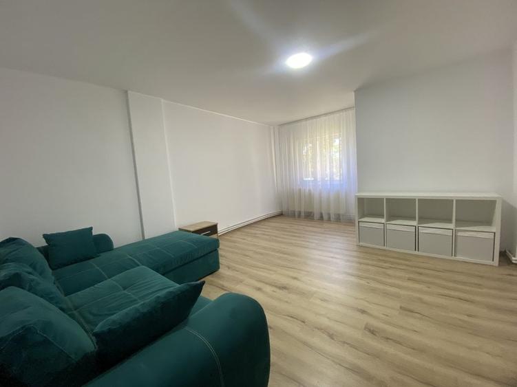 Apartament cu 3 camere decomandat, mobilat în Central