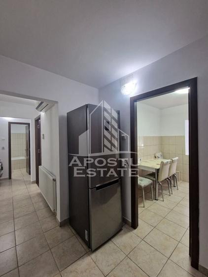 Apartament cu 3 camere decomandat, mobilat în Lipovei