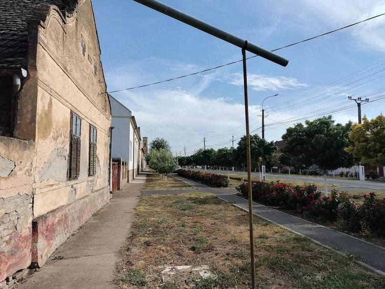 Casă cu 4 camere cu Teren 2870 Mp în Gottlob