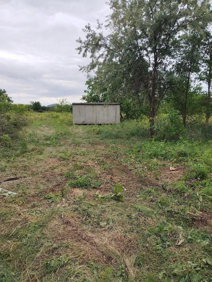 Teren de 1000 mp, în Vărsătura