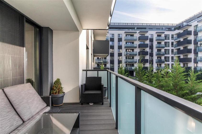 Apartament cu 3 camere semidecomandat în Gară