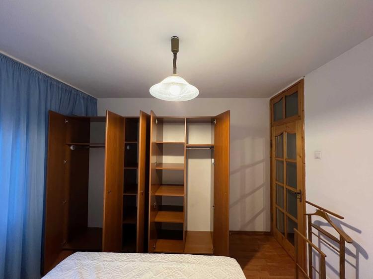 Apartament cu 3 camere decomandat în Eremia