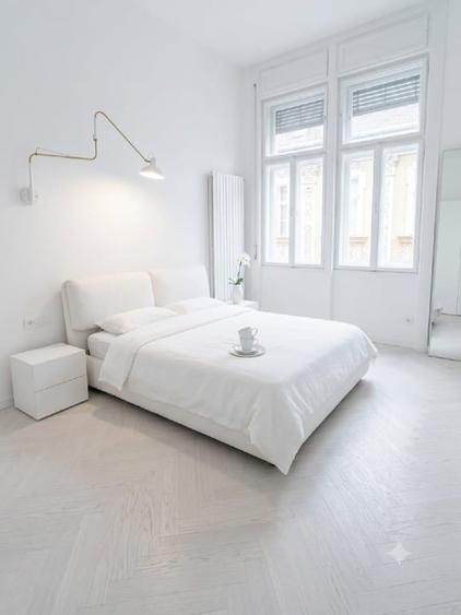 Apartament cu 5 camere, mobilat în Central