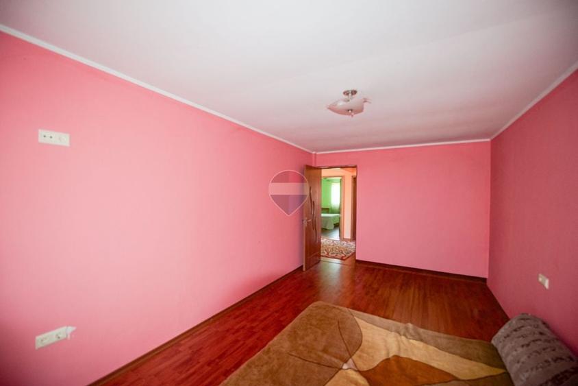 Casă individuală cu 5 camere cu Teren 490 Mp în Central