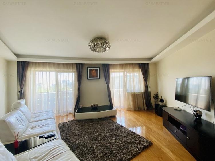 Apartament cu 3 camere semidecomandat în Unirii