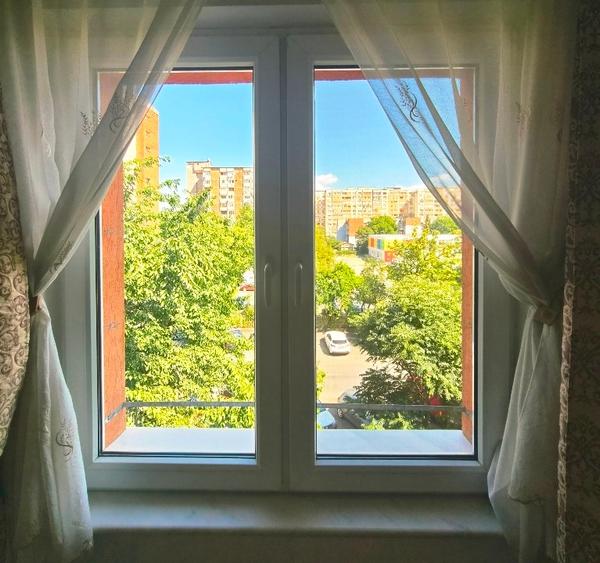 Apartament cu 3 camere semidecomandat, mobilat în Central