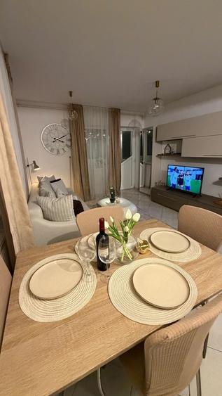 Apartament cu 3 camere semidecomandat în Central
