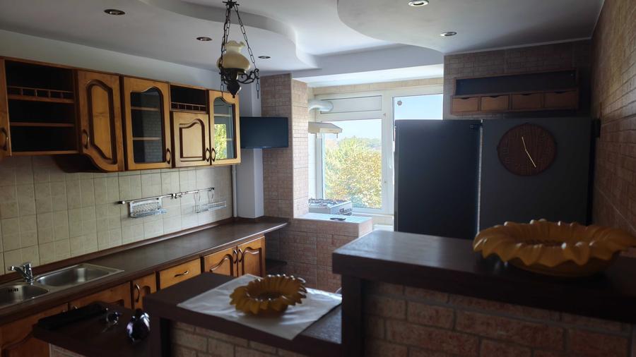Apartament cu 3 camere semidecomandat în Ultracentral