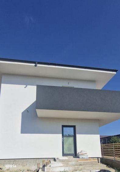 Casă cu 4 camere în Ștefănești