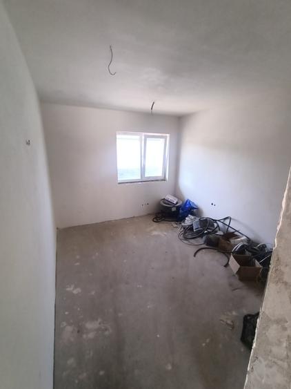 Casă cu 5 camere cu Garaj în Exterior Nord