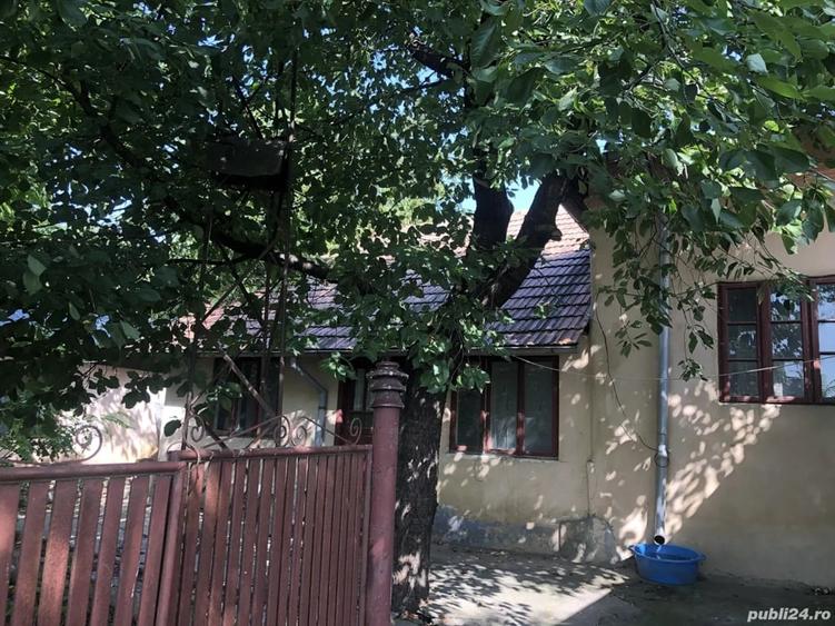 Casă cu 8 camere cu Teren 2700 Mp în Grojdibodu