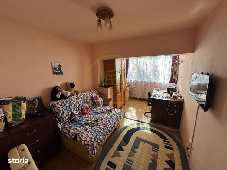 Apartament cu 4 camere, mobilat în Tractorul
