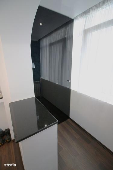 Apartament cu 3 camere semidecomandat în Cornișa