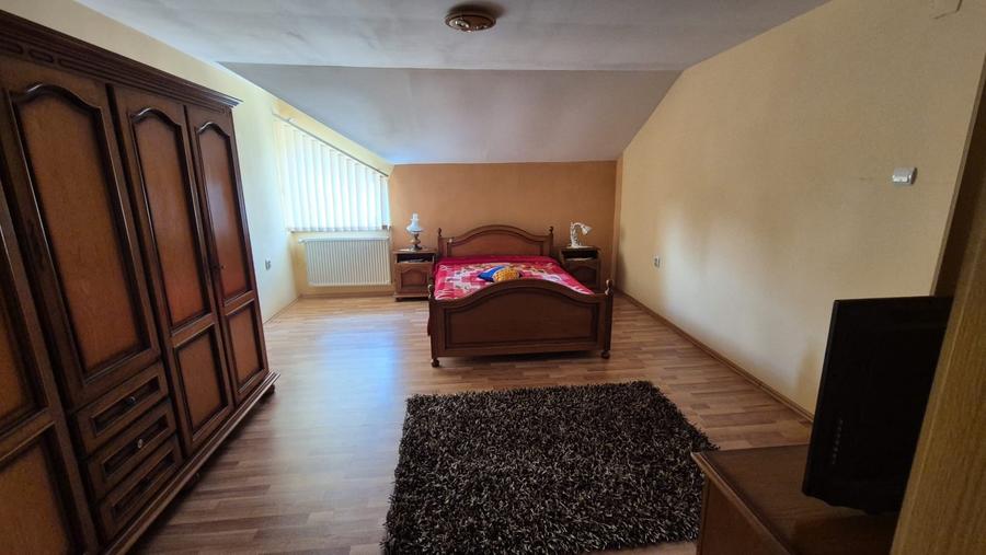 Casă individuală cu 5 camere cu Teren 912 Mp în Cetate