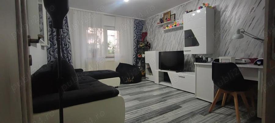 Apartament cu 3 camere decomandat în Uzina 2