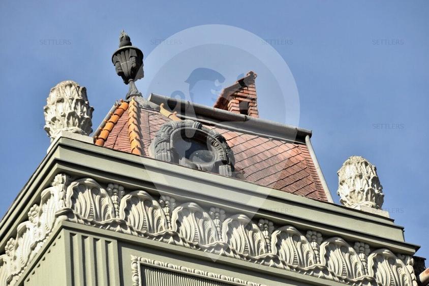 Casă individuală cu 7 camere cu Canalizare în Centrul Istoric