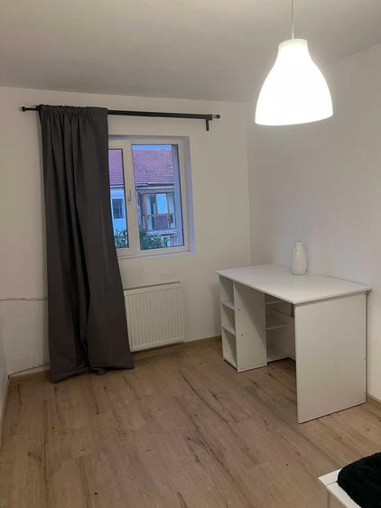 Apartament cu 3 camere semidecomandat în Complex Studențesc