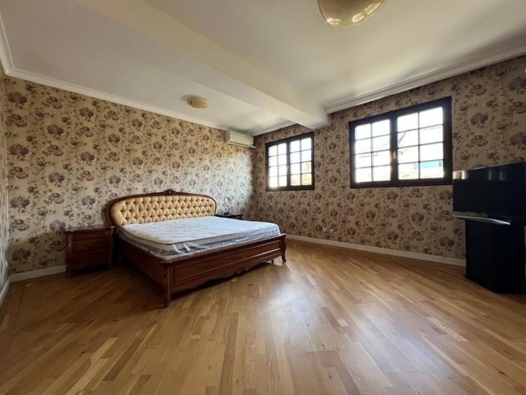 Casă individuală cu 10 camere cu Canalizare în Iancu Nicolae