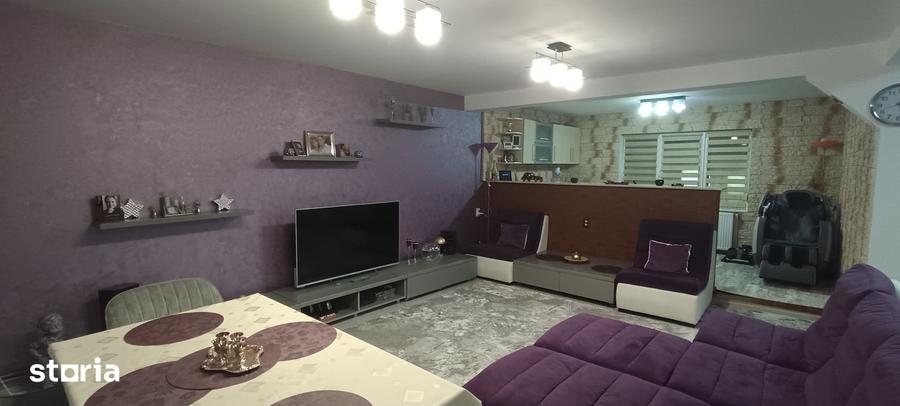 Casă cu 5 camere cu Teren 360 Mp în Calea București