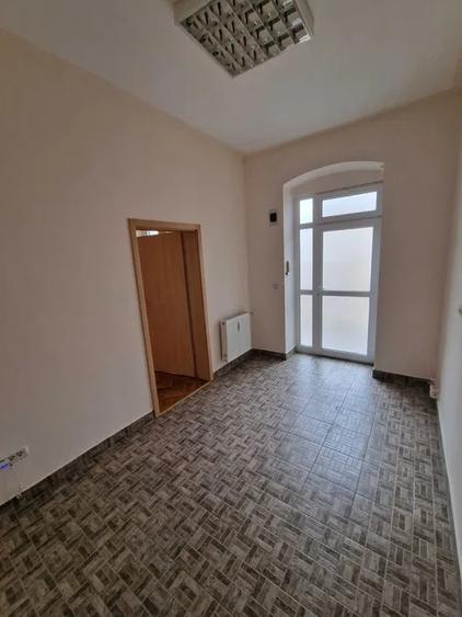 Birou, de 50 mp, în Central
