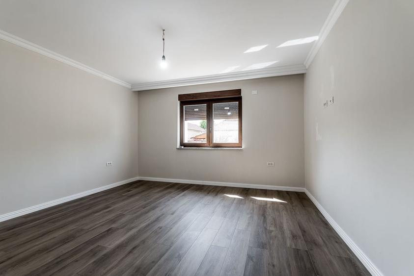 Casă individuală cu 4 camere cu Canalizare în Aradul Nou