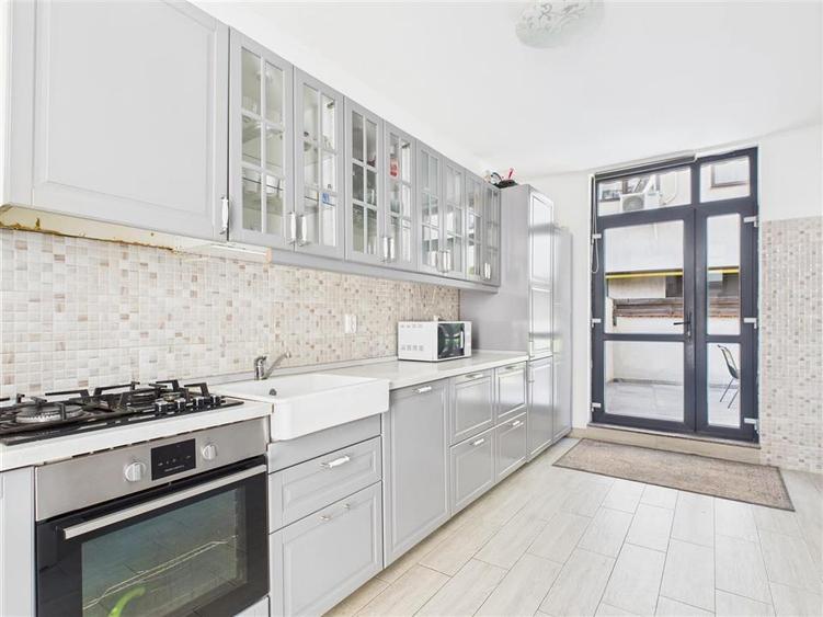Apartament 3 Camere | 163 mp | Damaroaia | Petrom City | Sector 1 - 5