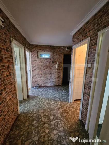 Apartament cu 4 camere decomandat în Central