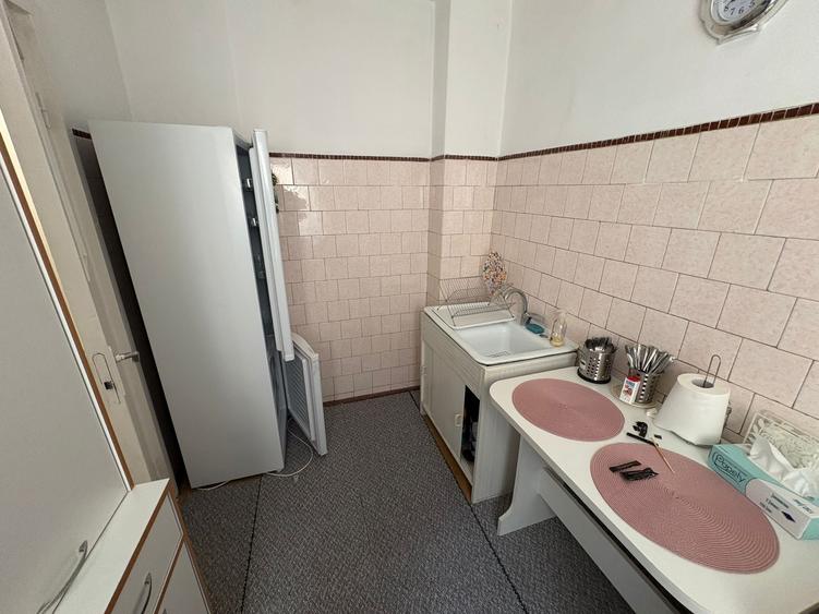 Apartament cu 3 camere decomandat, mobilat în P-ța Reșița