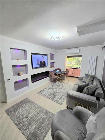 Apartament cu 3 camere semidecomandat, mobilat în Inel I
