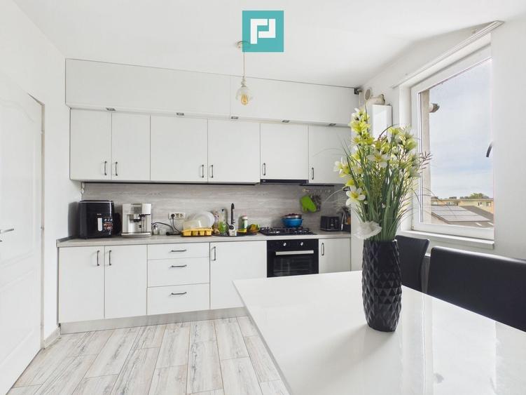 Apartament cu 5 camere decomandat, mobilat în Aurel Vlaicu