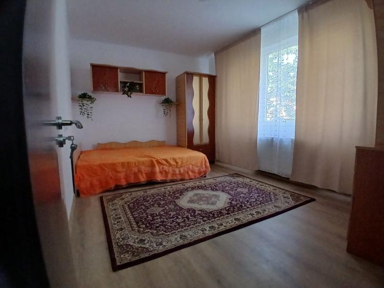 Garsonieră decomandată în Titan