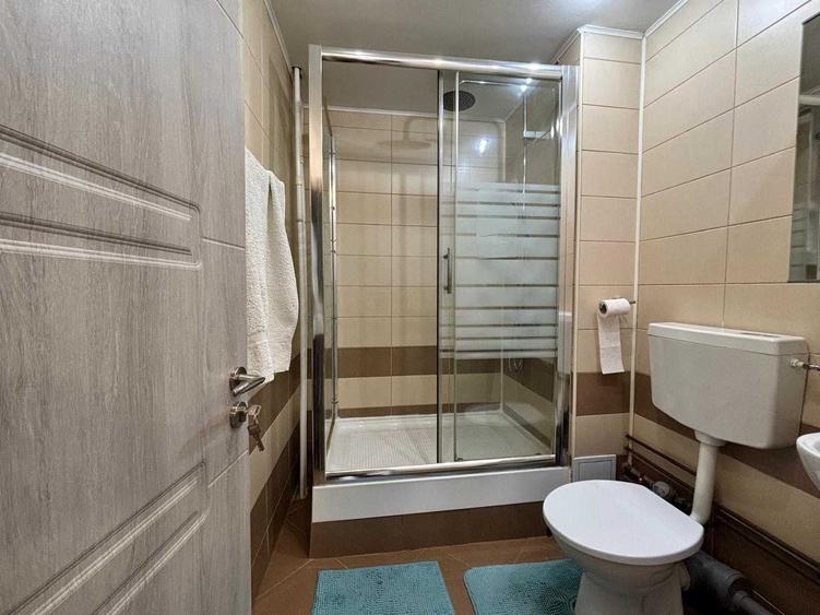 Apartament cu 4 camere semidecomandat în Central