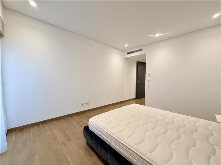 Apartament cu 5 camere decomandat, mobilat în Primăverii