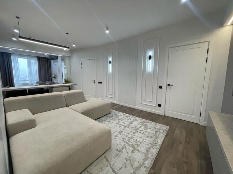 Apartament cu 3 camere semidecomandat în Pipera