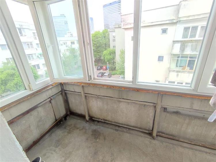 Apartament cu 3 camere decomandat în Aviației