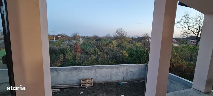 Casă cu 4 camere în Olteni