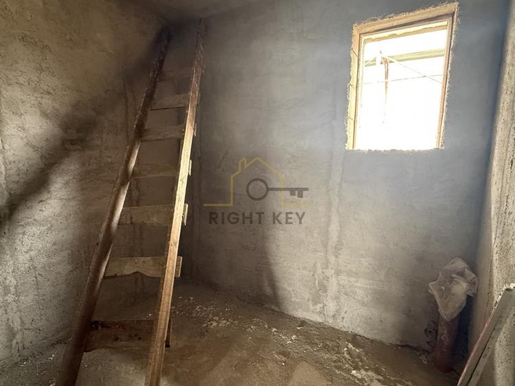 Casă individuală cu 4 camere cu Canalizare în Joița