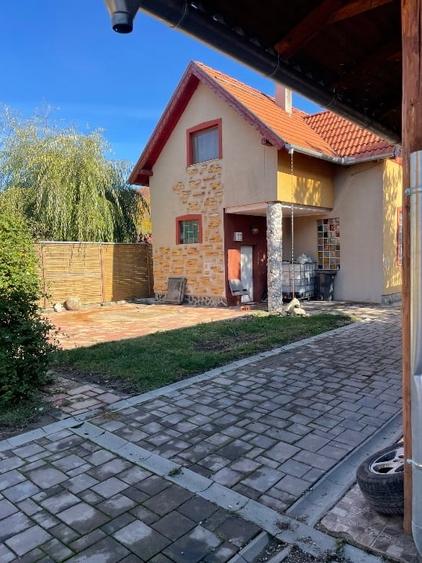 Casă individuală cu 5 camere cu Canalizare în Central