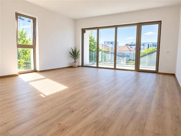 Apartament cu 2 camere decomandat în Tractorul