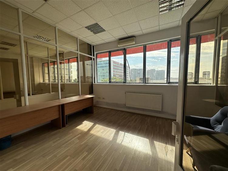 Birou, de 129 mp, în Central
