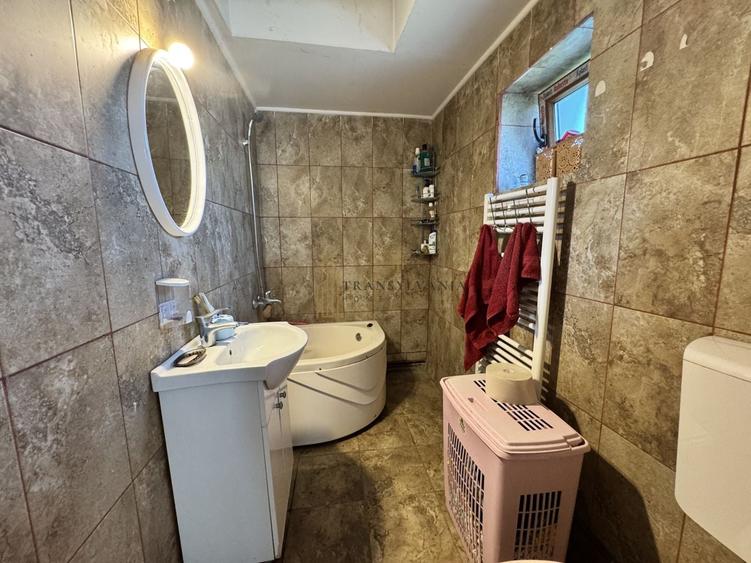 Casă individuală cu 4 camere cu Canalizare în Cornățel