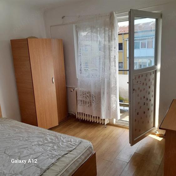 Apartament cu 4 camere decomandat în 1 Mai
