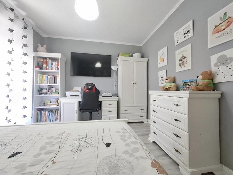 Apartament cu 3 camere decomandat în Turnișor
