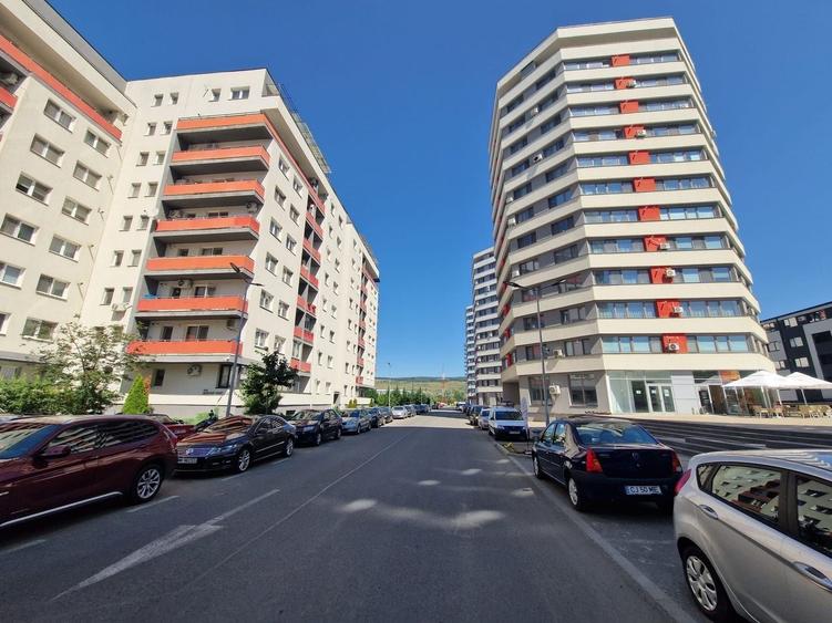 Apartament cu 2 camere semidecomandat, mobilat în Florești