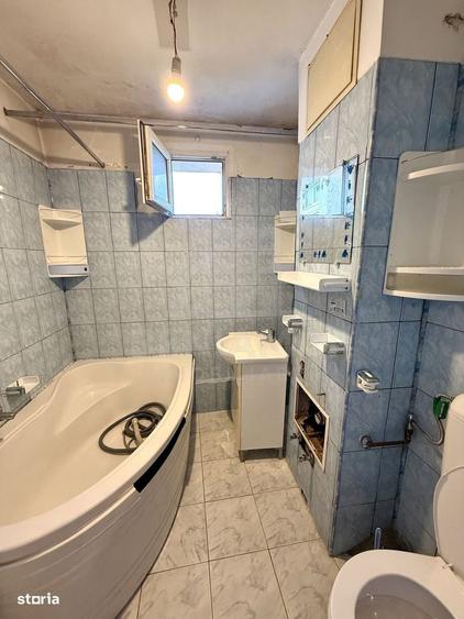 Apartament cu 4 camere decomandat în Astra
