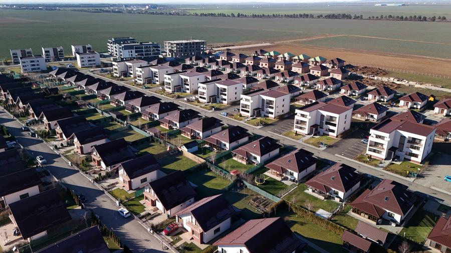 Apartament cu 3 camere decomandat în Exterior Nord