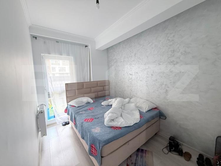 Apartament cu 3 camere semidecomandat, mobilat în Florești