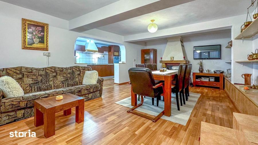Casă cu 10 camere cu Teren 1422 Mp în Central
