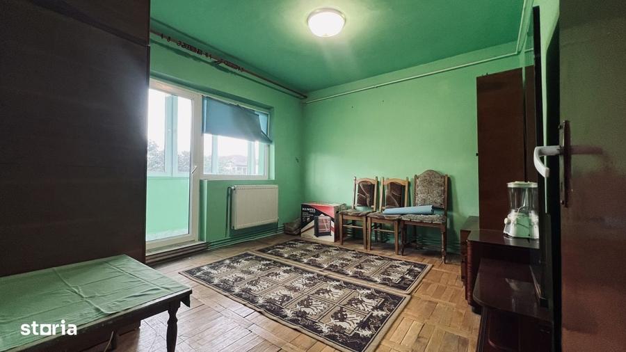 Apartament cu 3 camere decomandat în Aradului
