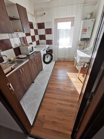 Apartament cu 2 camere semidecomandat în Craiovița Nouă